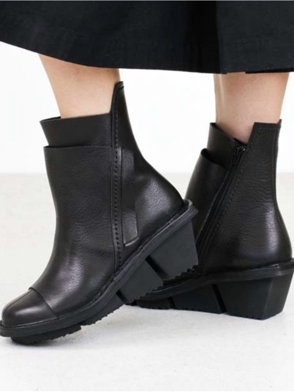 Tripped Package f Black Leather Wedge Ankle Boots
